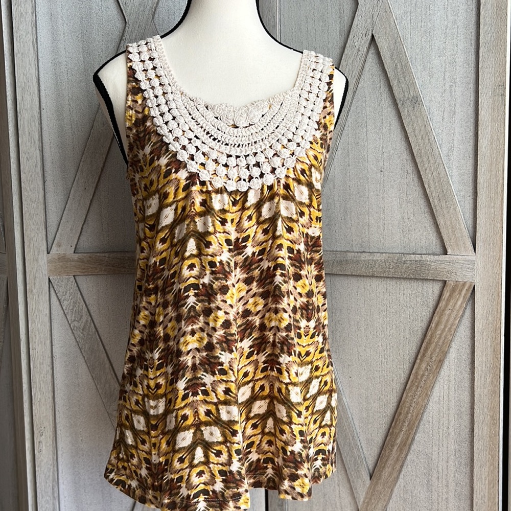 Sonoma sleeveless artsy & boho crocheted lace round neck top, mustard/br. Sz Sm